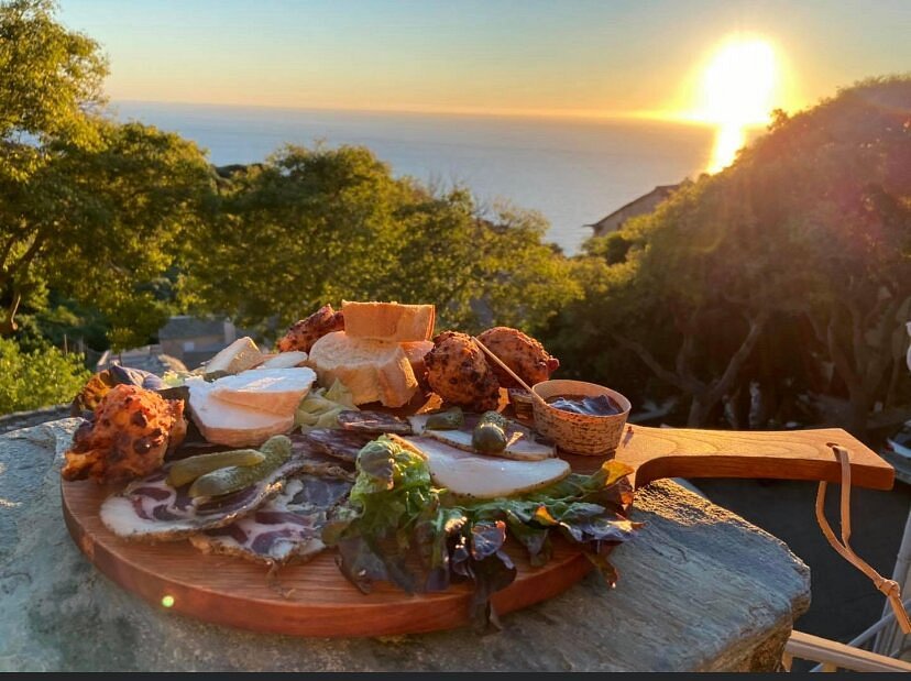 Terrasse du Bar des Amis au coucher du soleil, Canari